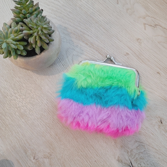 💕 NWOT Vegan Fur Colorful Coin Wallet Pouch - Picture 8 of 10